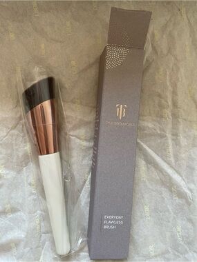 True Botanicals Everyday Flawless Brush